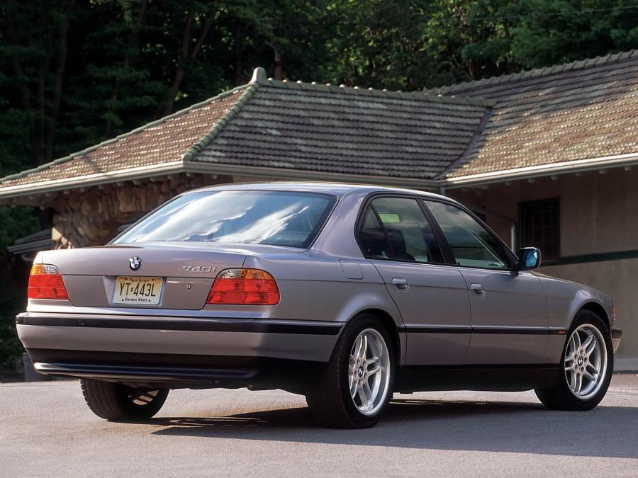  BMW 740i 1998 года  (US) (фото 4 из 10)